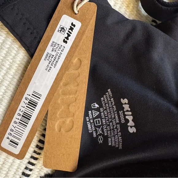 SKIMS Fits Everybody Full Coverge Bra in Onyx - Picture 3 of 3